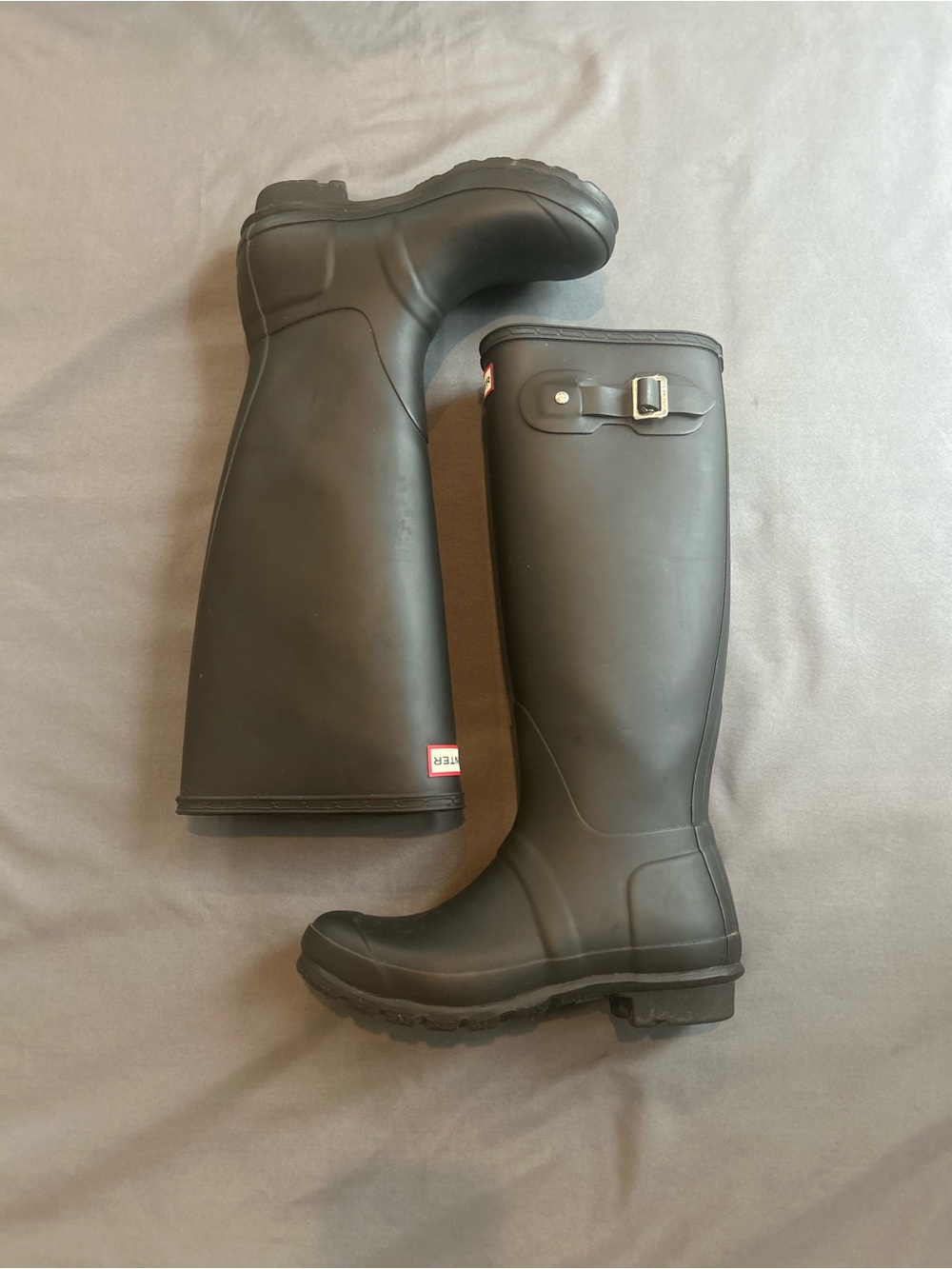 HUNTER BUCKLE STRAP RUBBER ALL WEATHER BOOTS (LIKE NEW)